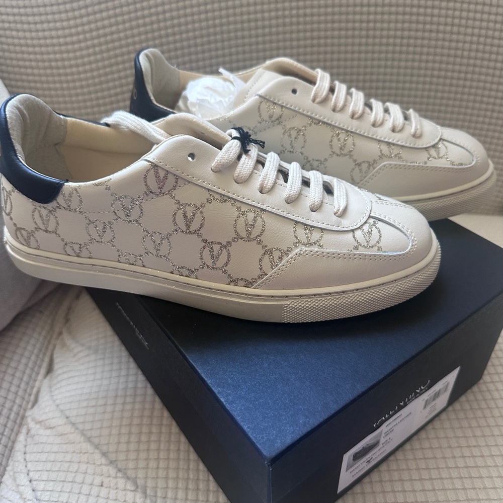 Valentino Sneakers BEAND NEW